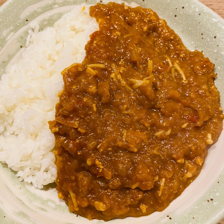 Ｓtaubで　えのきとトマトの無水カレー